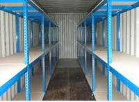 container con scaffali 