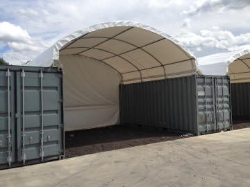 tenso struttra telone tra containers